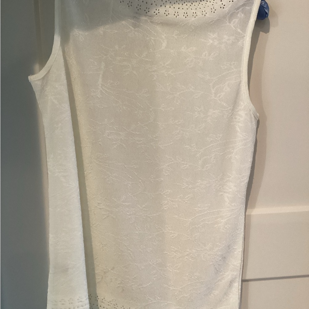 Beautiful White Tank - Picture 4 of 5